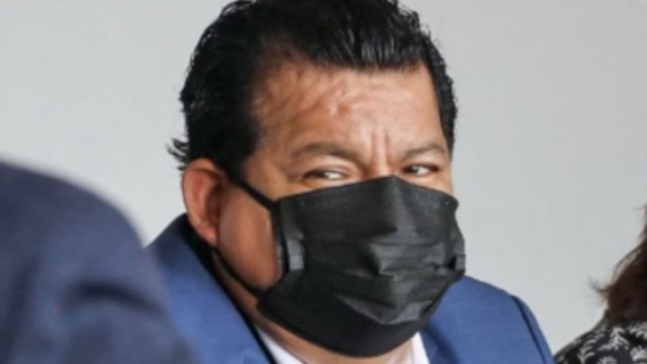 Exsecretario presidencial Bruno Pacheco se entregó a la fiscalía