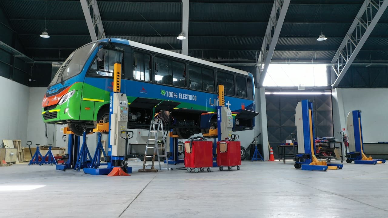 Chile: Reborn Electric Motors presentó el primer bus eléctrico fabricado en América Latina