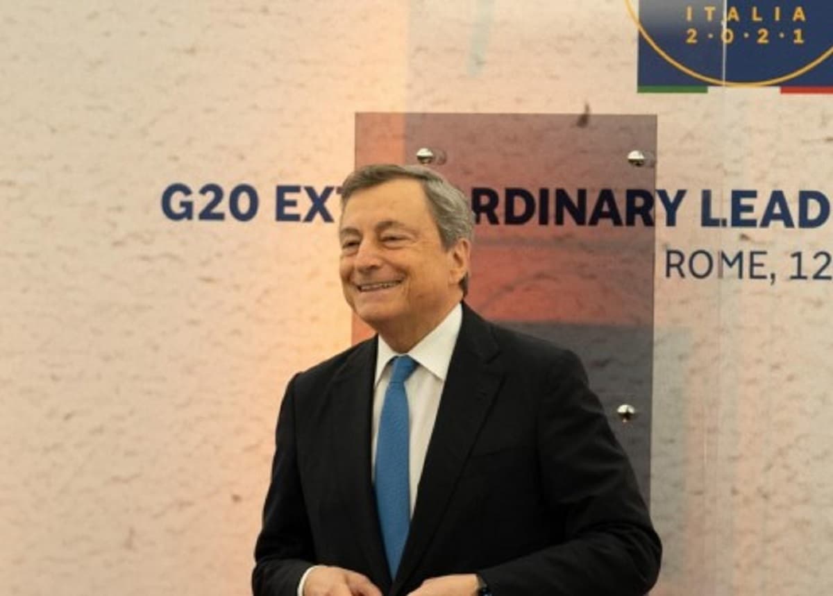 Primer ministro de Italia presenta renuncia y el presidente Sergio Matarella la rechaza