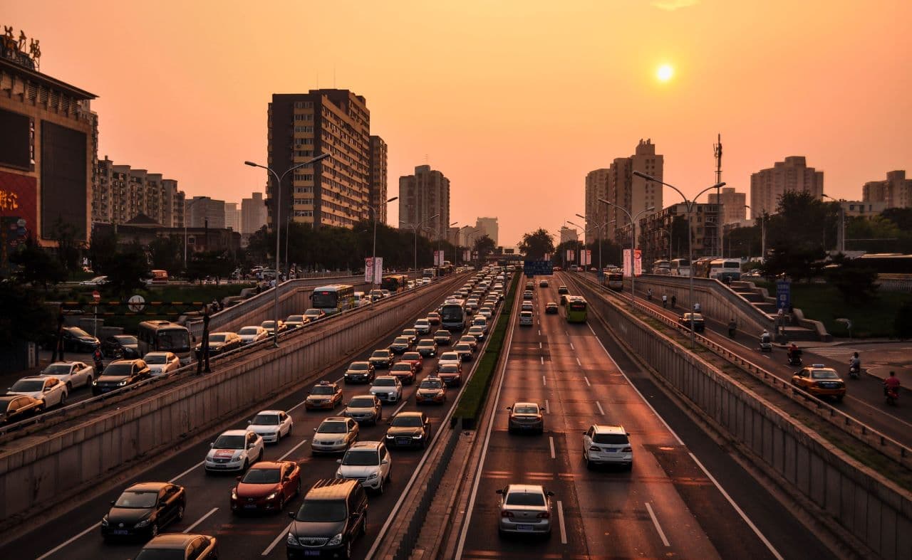 Autos nuevos en Europa llevarán caja negra y limitador de velocidad
