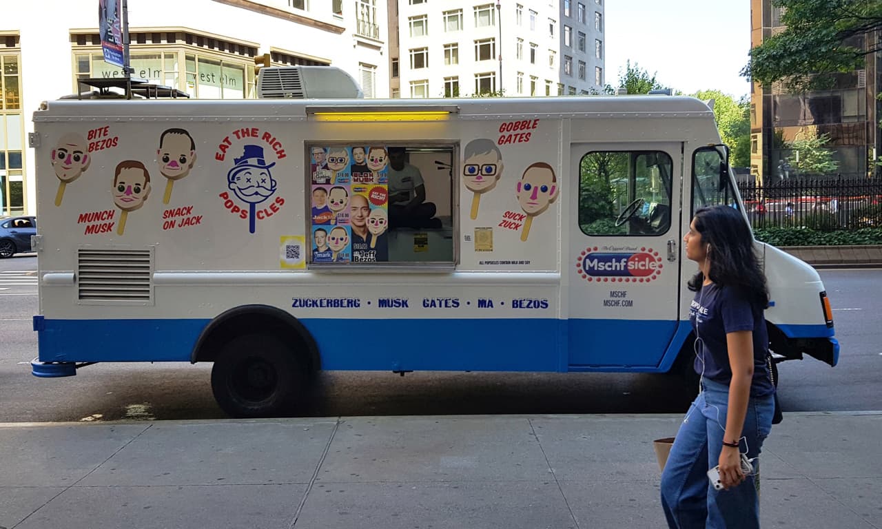 "¡Cómete a los ricos!", la campaña revolucionaria de helados de Elon Musk y otros multimillonarios