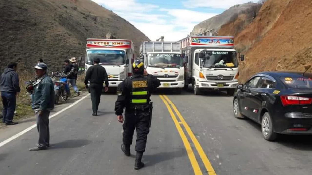 Paro de transportistas pierde fuerza en Perú, tras acuerdo con gremios