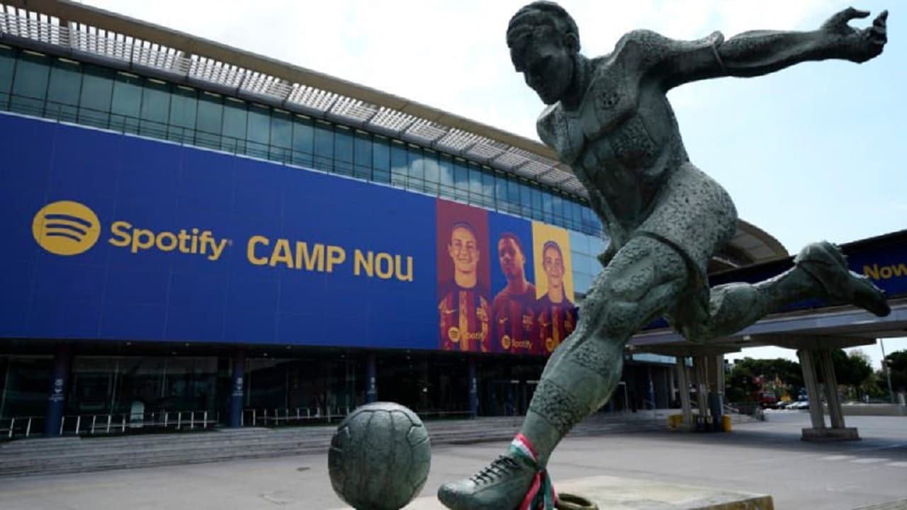 Spotify ya luce en la fachada del estadio del Barcelona tras alianza