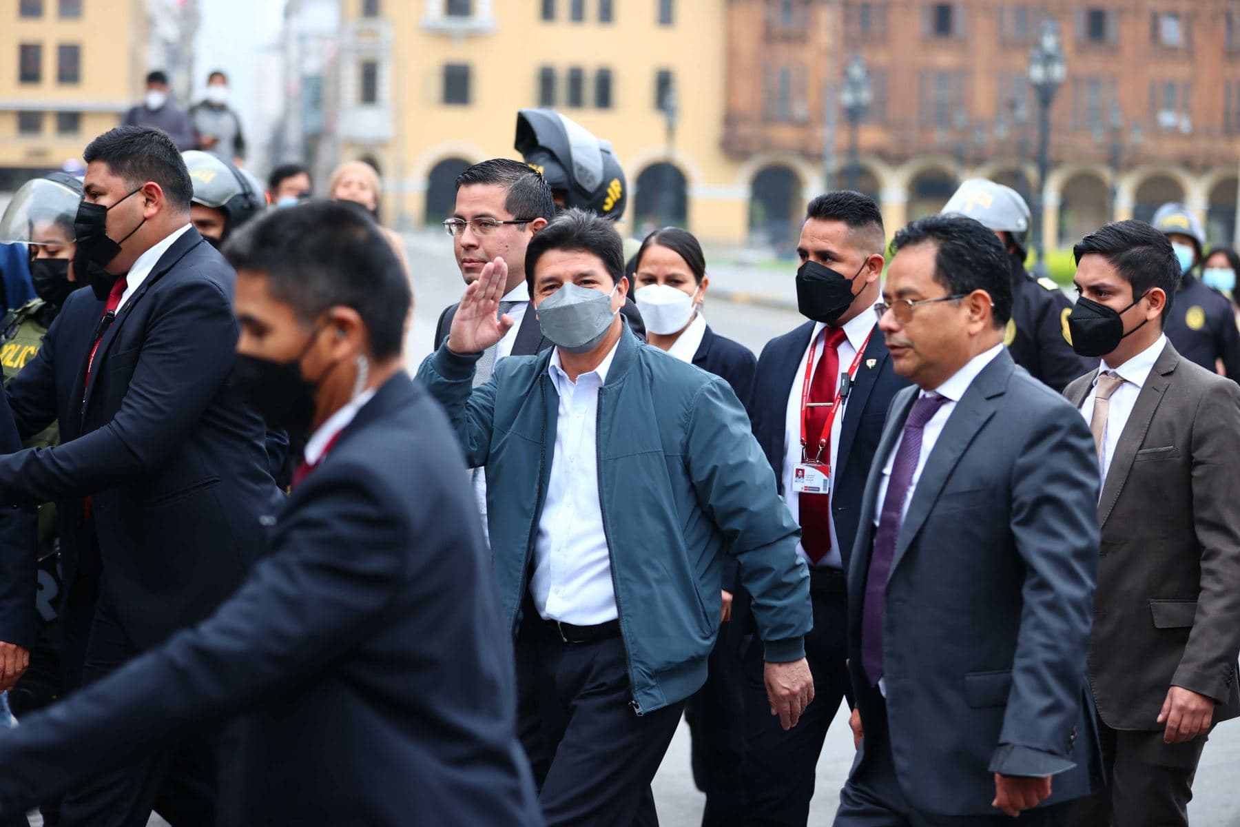 Presidente Pedro Castillo en los exteriores de Palacio de Gobierno, se dirige a la Fiscalía de la Nación. Foto: ANDINA