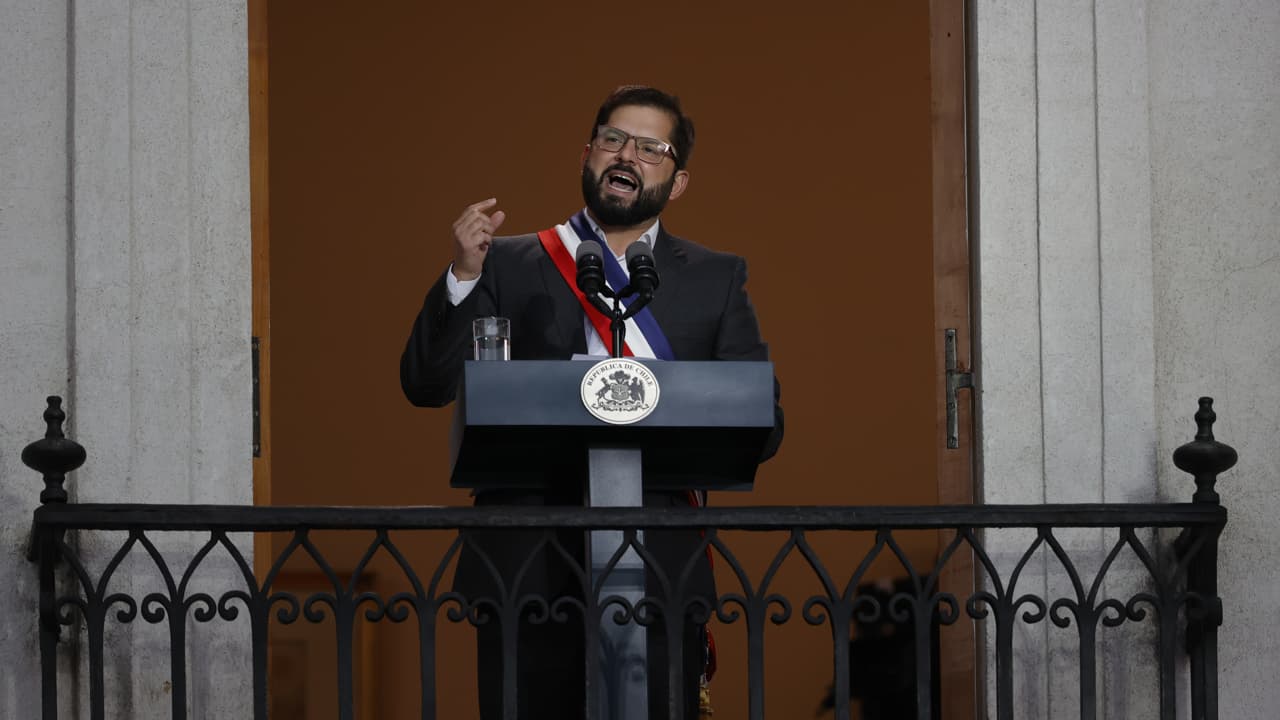 Chile: Presidente Boric pidió tramitar con urgencia el proyecto de ley de semana laboral de 40 horas