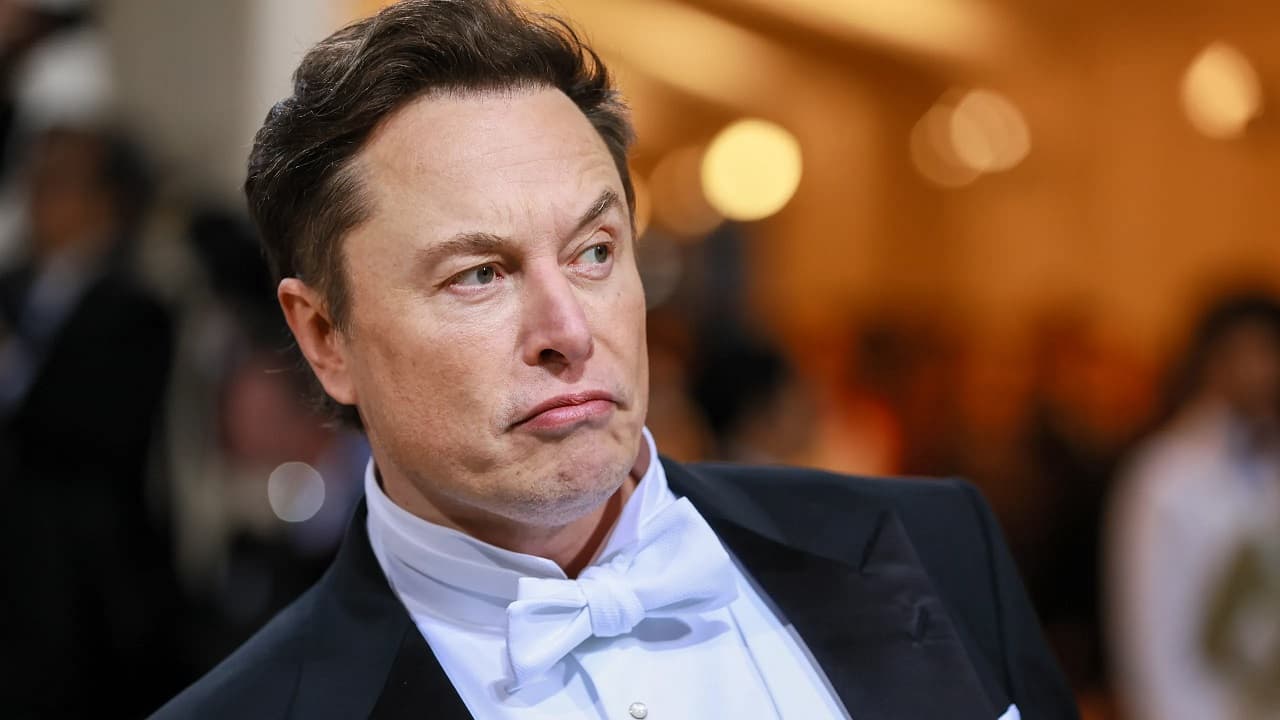 Elon Musk busca que las fábricas de Tesla sean operadas por "millones" de humanoides