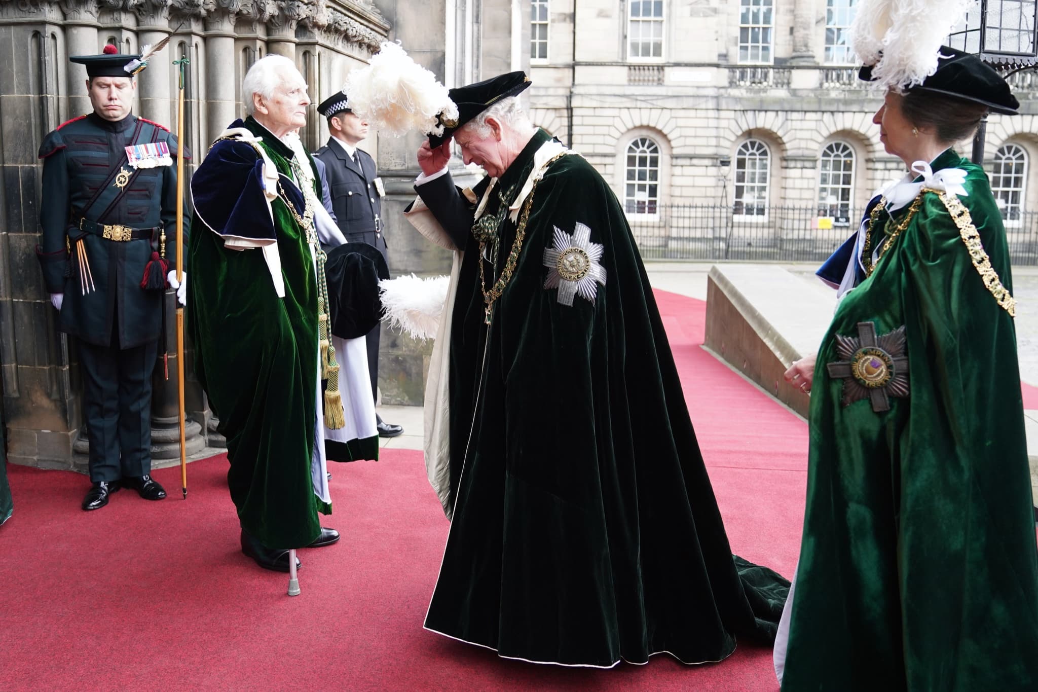 El desafío que tendrá el rey Carlos III por mantener el imperio británico tras la muerte de su madre, la reina Isabel II