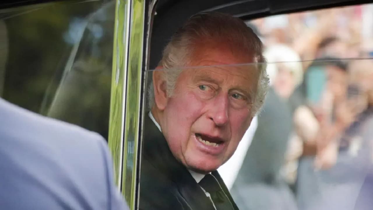 Los enfados de Carlos III, primer problema de imagen para el nuevo rey