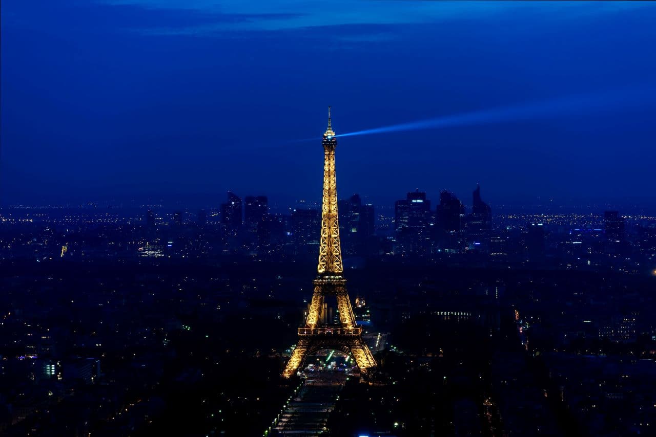Crisis energética: París apaga las luces de la Torre Eiffel