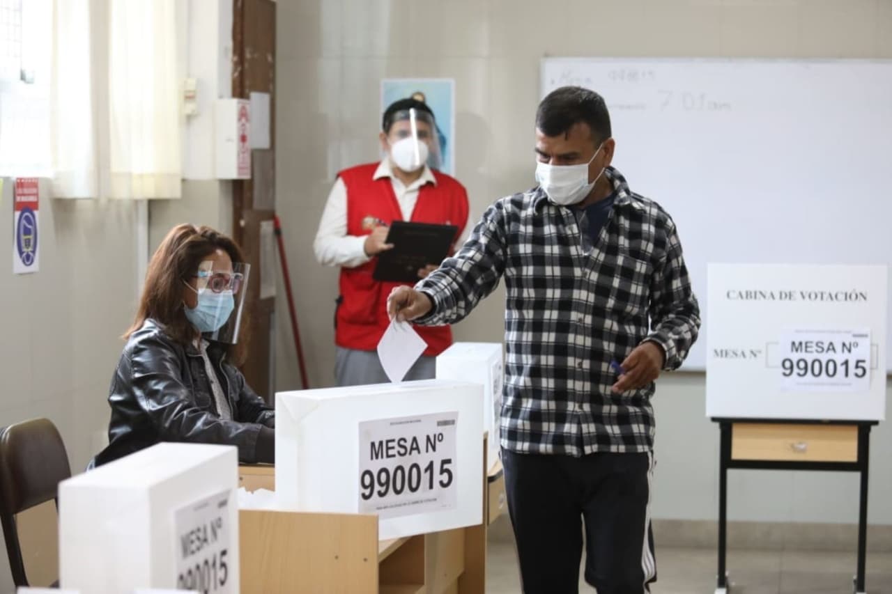 Elecciones municipales: López Aliaga y Urresti empatan en Lima