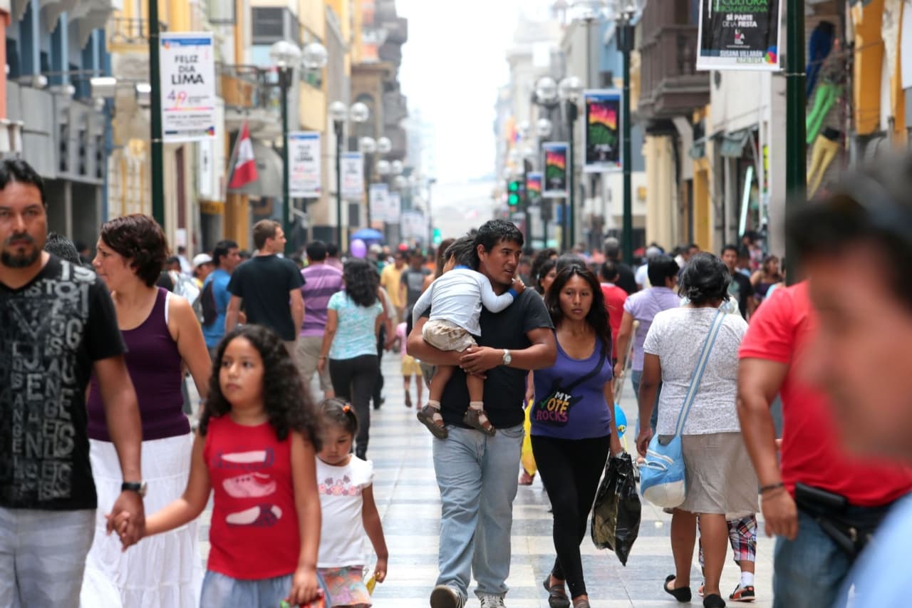 El 90 % de los peruanos desaprueba al Congreso y el 77 % a Boluarte, según sondeo