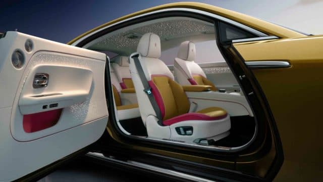 Rolls-Royce revela el Spectre, el primer auto totalmente eléctrico de gama celestial