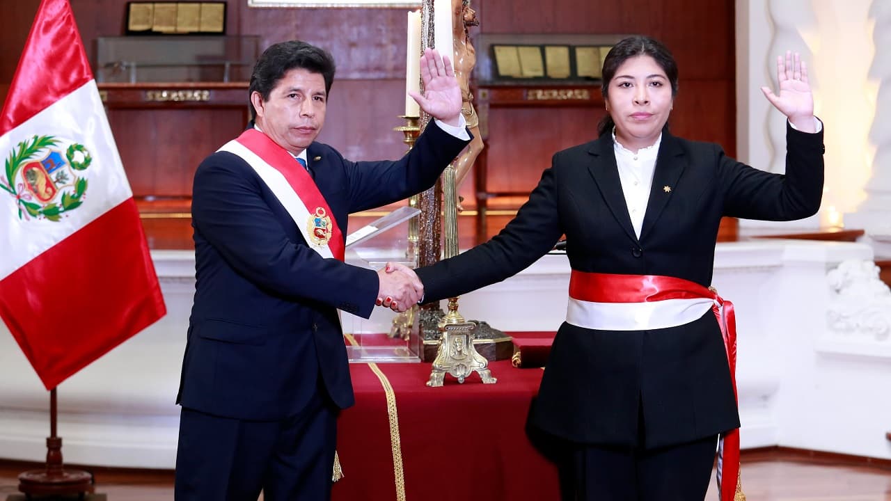 Castillo nombra como primera ministra a política investigada por la Fiscalía
