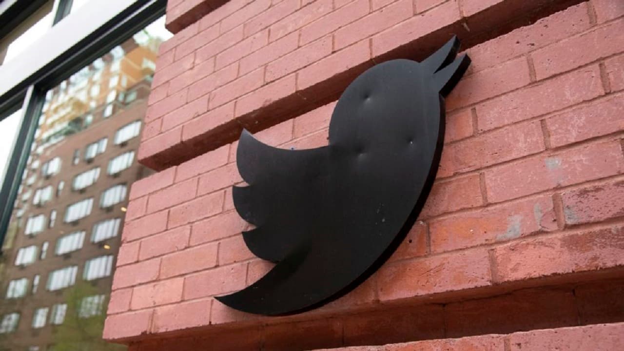 Twitter cierra temporalmente sus oficinas por el inicio de los despidos