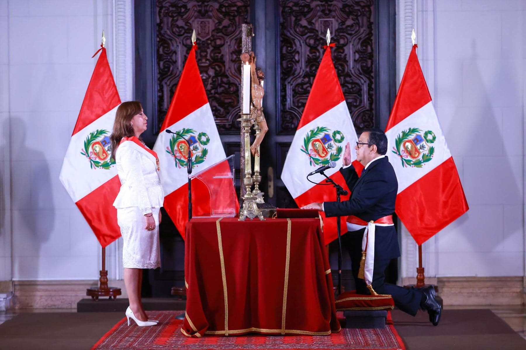 La presidenta peruana nombra jefe de gabinete a su exministro de Defensa, Alberto Otárola