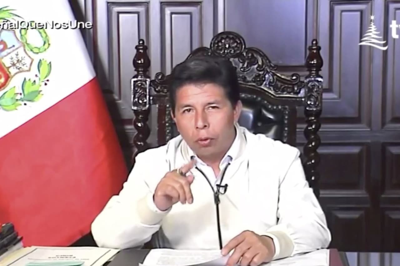Castillo niega acusación de corrupción, a pocas horas del debate sobre su posible destitución en el Congreso