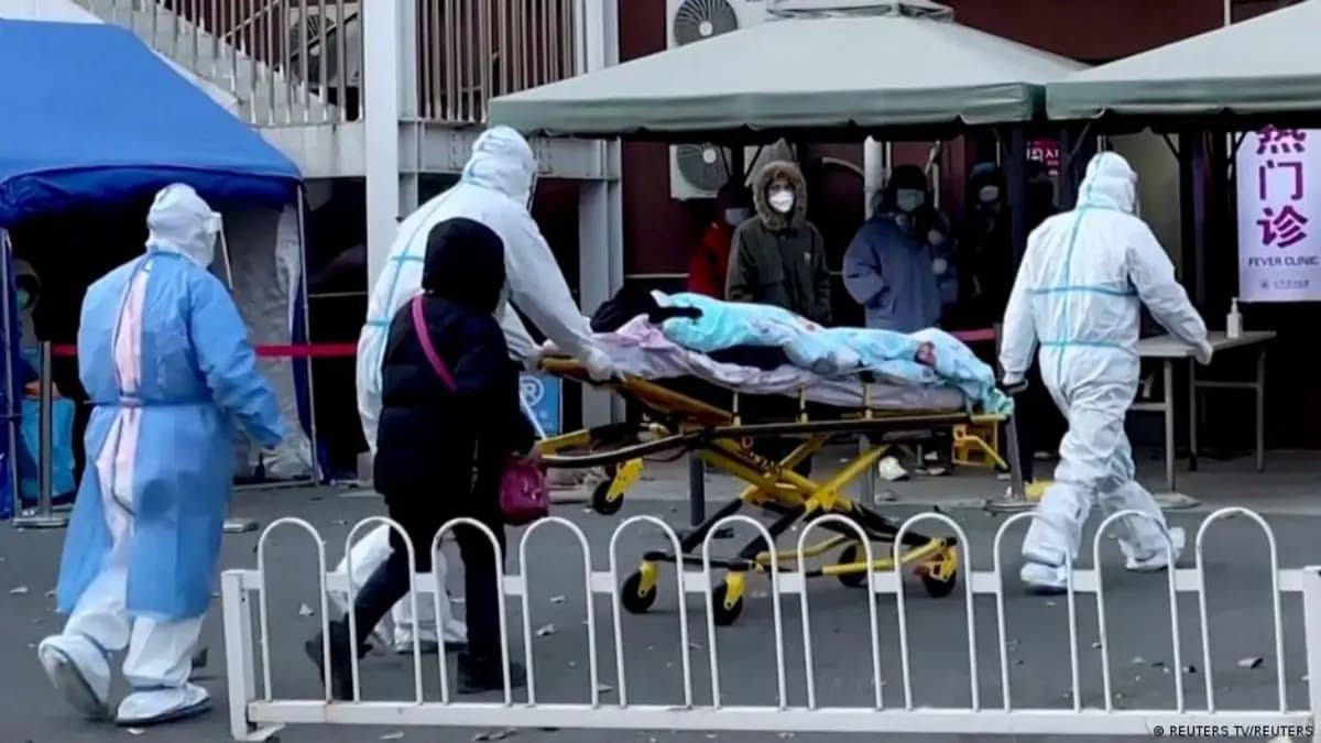 El covid se extiende por China y amenaza con colapsar hospitales