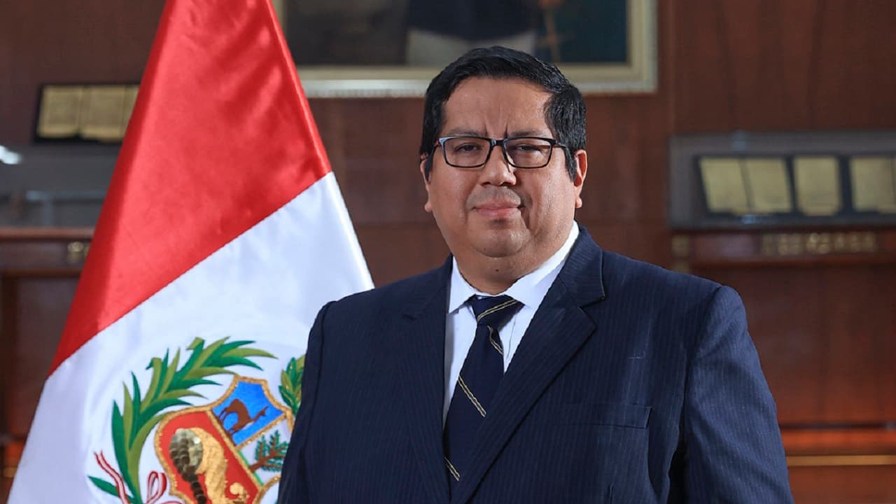 Ministerio de Economía considera medidas para zonas en protesta, pero meta fiscal "no es negociable": ministro