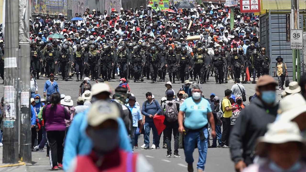 Gobierno peruano declara el estado de emergencia en todo el país por 30 días