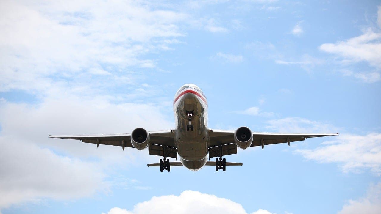 Tarifas de avión subirían a medida que el sector transita hacia combustibles ecológicos