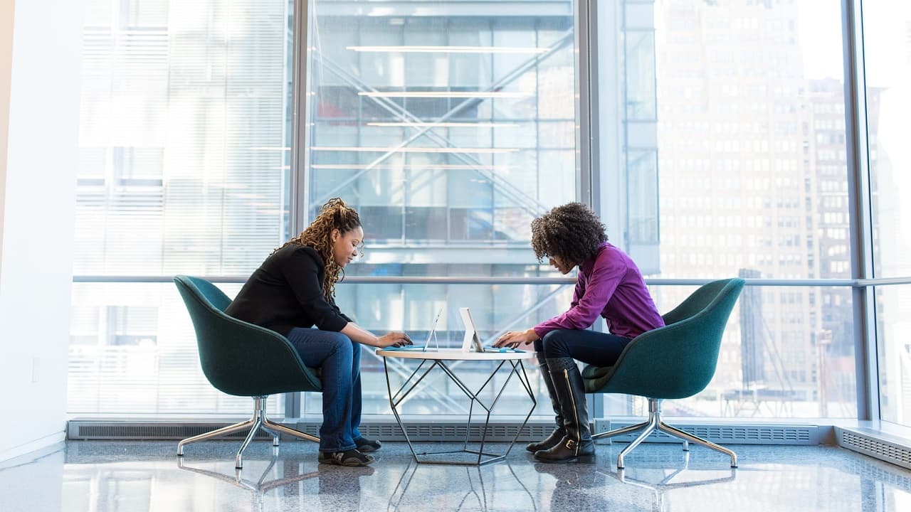 ¿Se acerca la era del trabajo flexible? Esto opinan los expertos sobre el futuro laboral