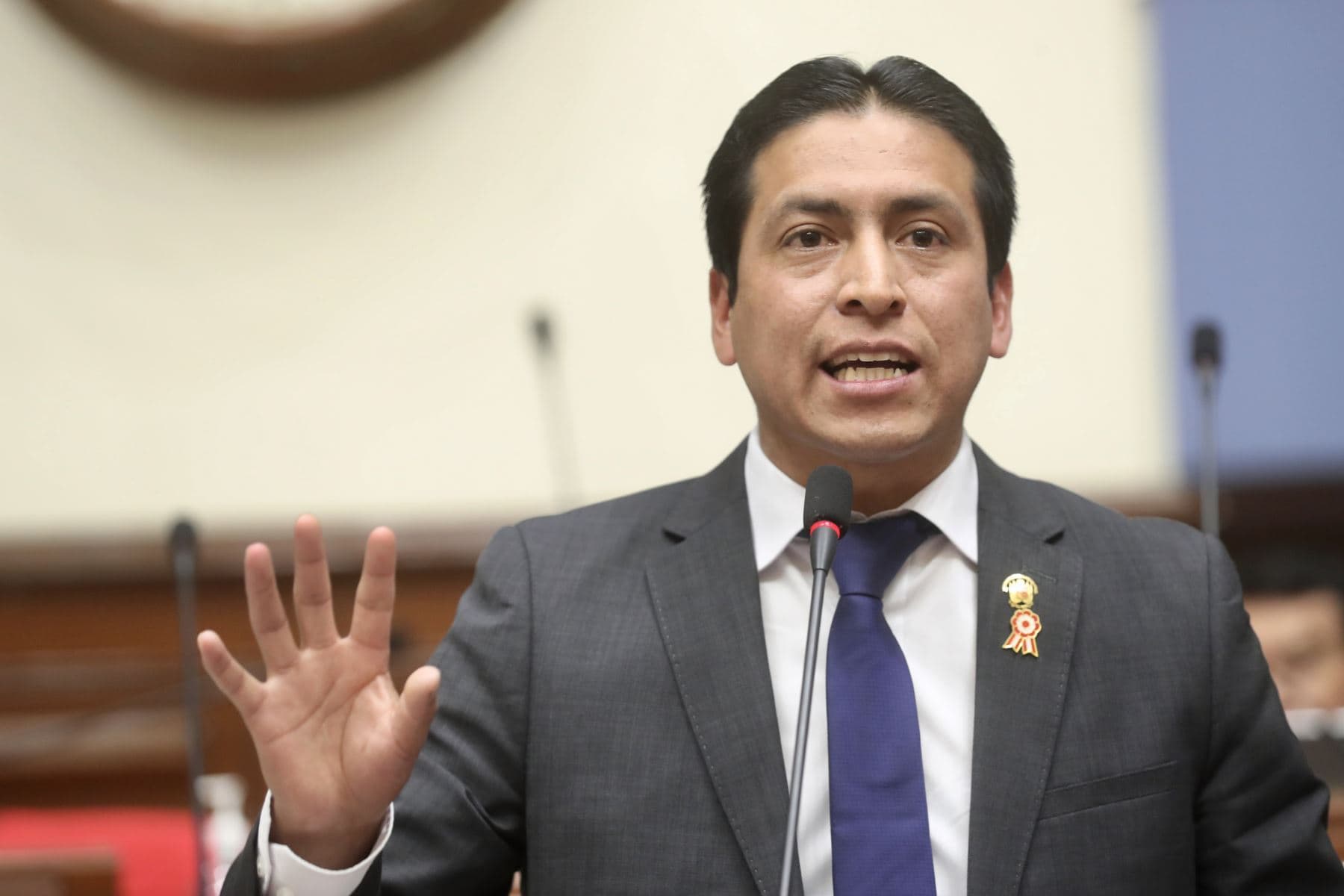 El Congreso peruano rechaza inhabilitar a legislador denunciado por violación