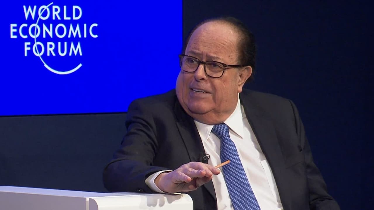 ¿Qué dijo Julio Velarde en Davos sobre las monedas digitales?