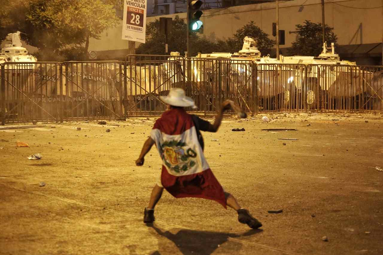 Protestas en Perú: EE.UU. señala un "problema" de impunidad ante los abusos policiales en manifestaciones