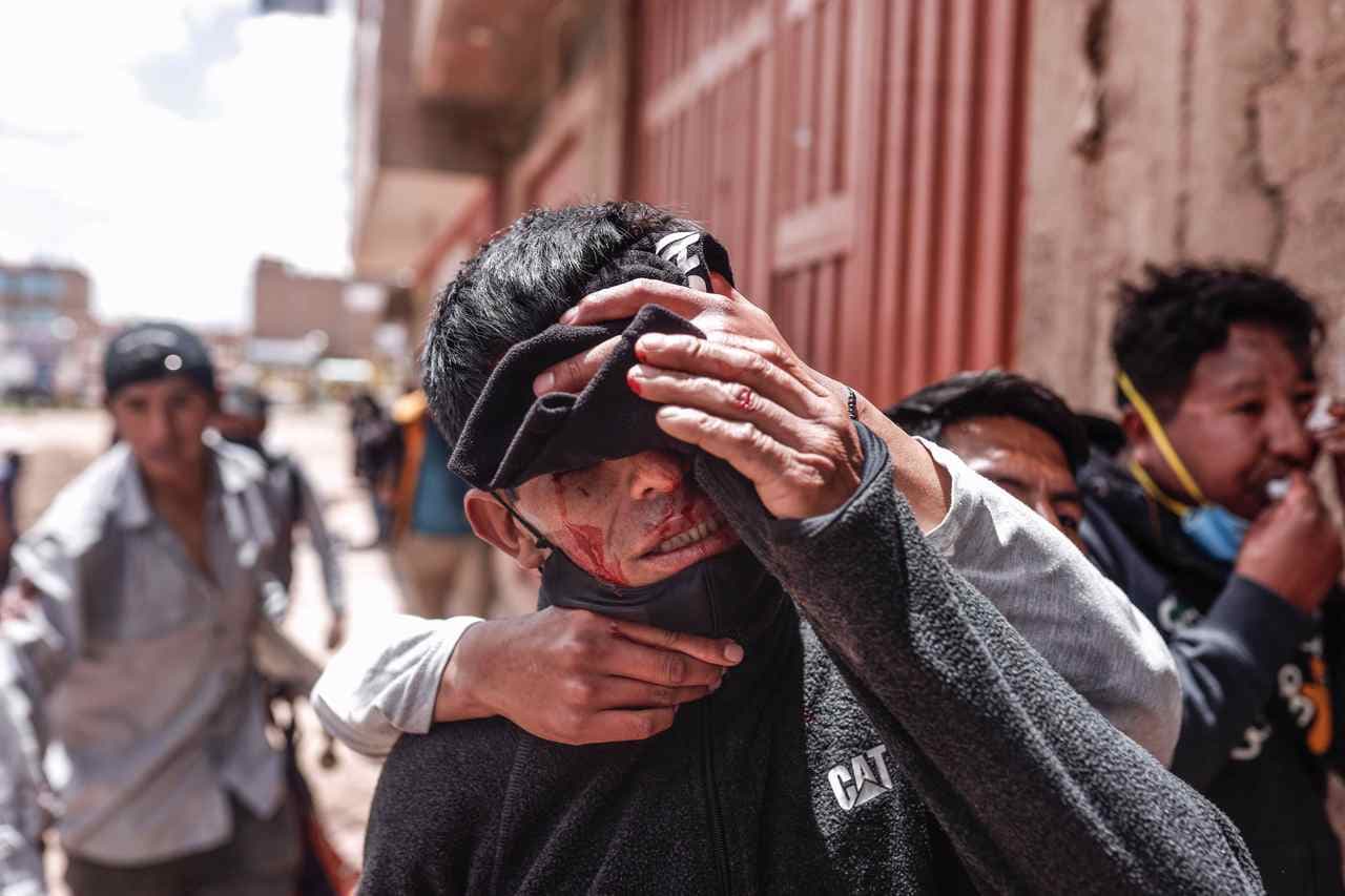 Protestas en Puno: denuncian agresión contra periodista por parte de Policía