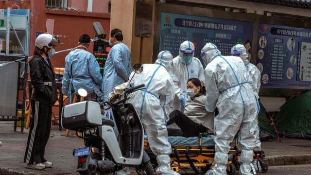 Imágenes satelitales revelan multitudes en crematorios chinos por covid
