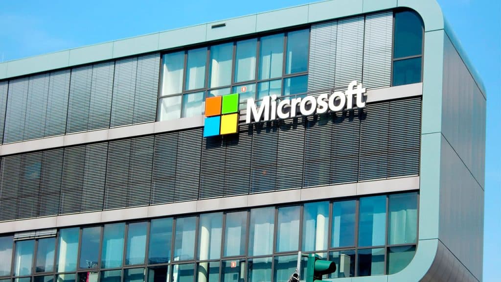 Microsoft anuncia millonaria inversión en OpenAI, creadora de ChatGPT