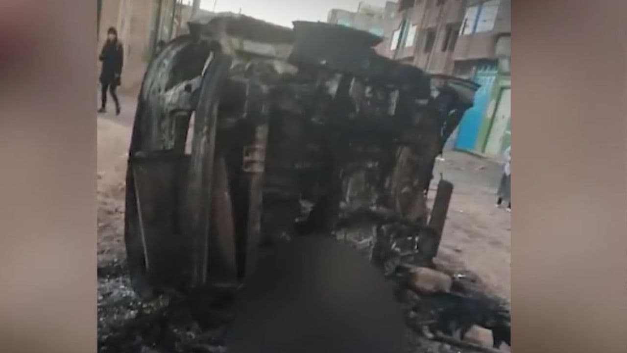 Protestas en Puno: manifestantes incendian vehículo policial y un efectivo se encuentra desaparecido