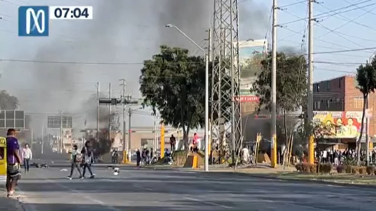 Manifestantes bloquean Panamericana Sur en segundo día de protestas en Perú