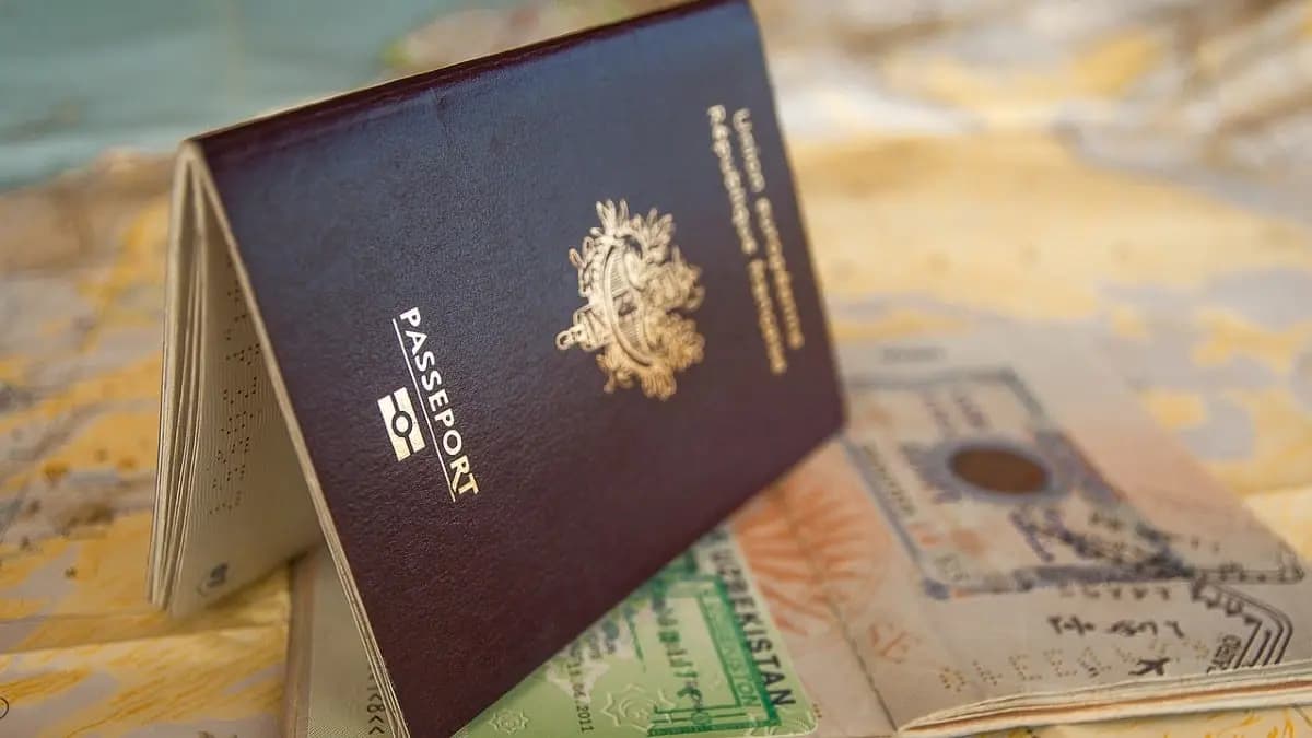 Los pasaportes más (y menos) poderosos del mundo en 2023