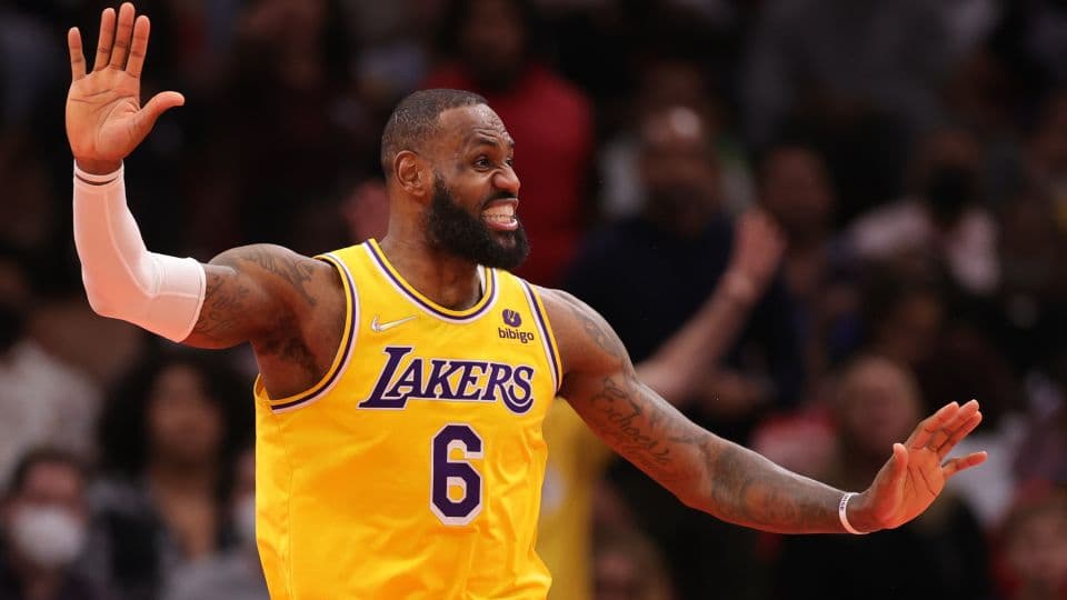 LeBron James se convierte en el máximo anotador de la historia de la NBA