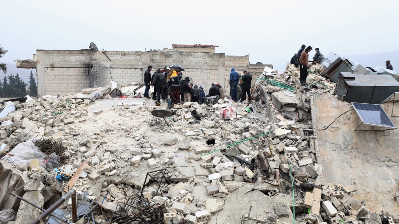 Turquía declara tres meses de estado de emergencia en zona afectada por sismo