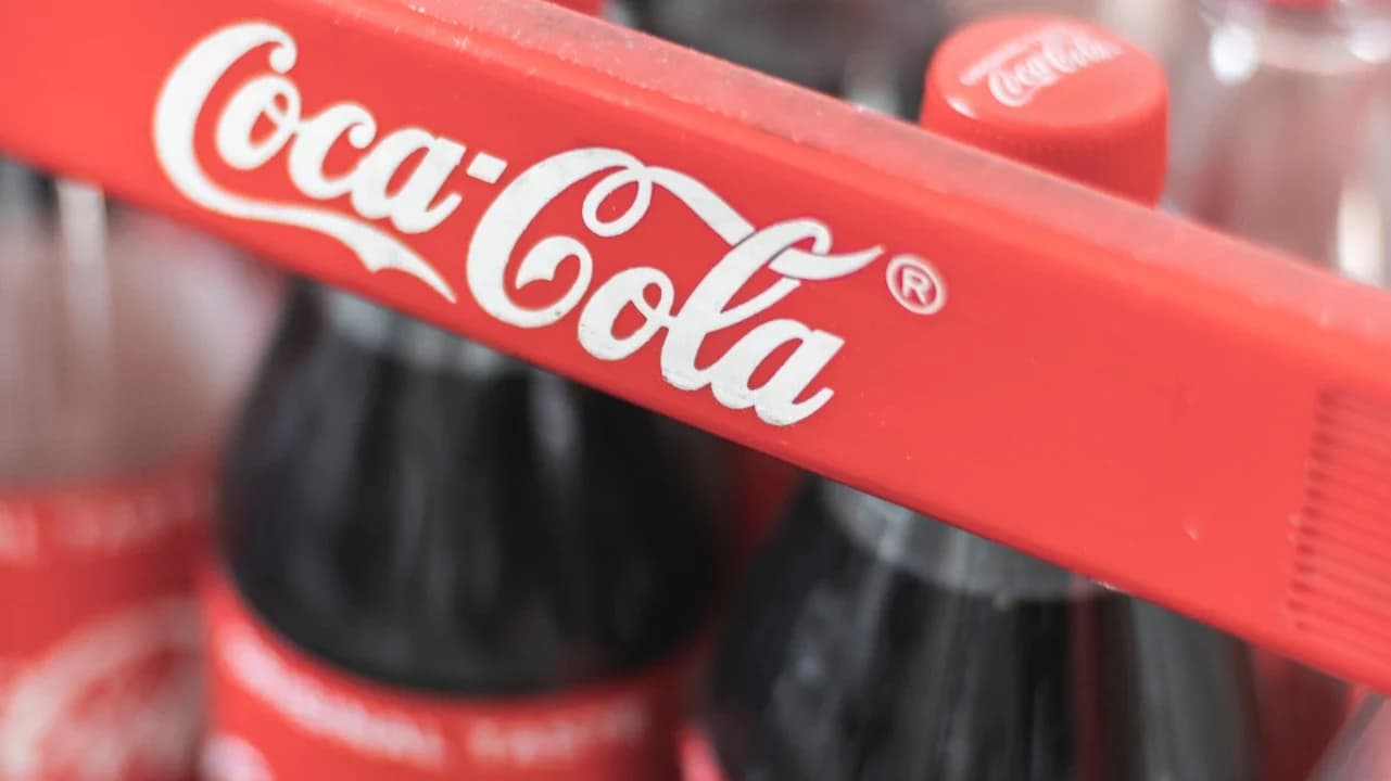 Coca-Cola ganó US$ 9.542 millones de dólares en 2022, un 2 % menos