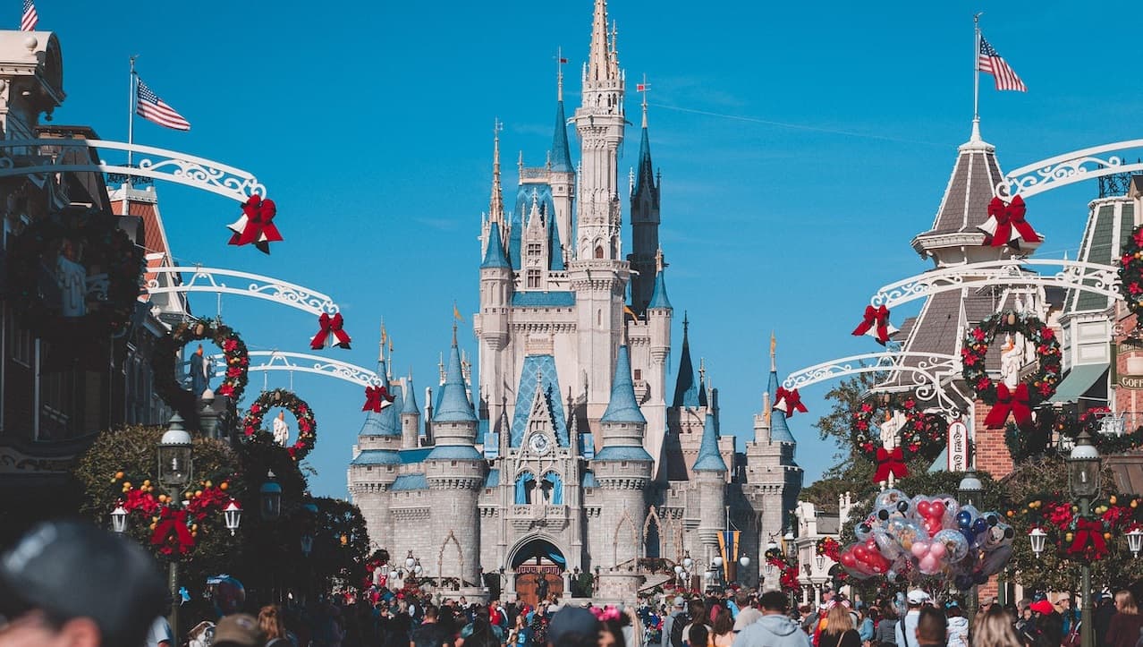 Disney anuncia 7.000 despidos y reducción de costos que afecta a contenidos