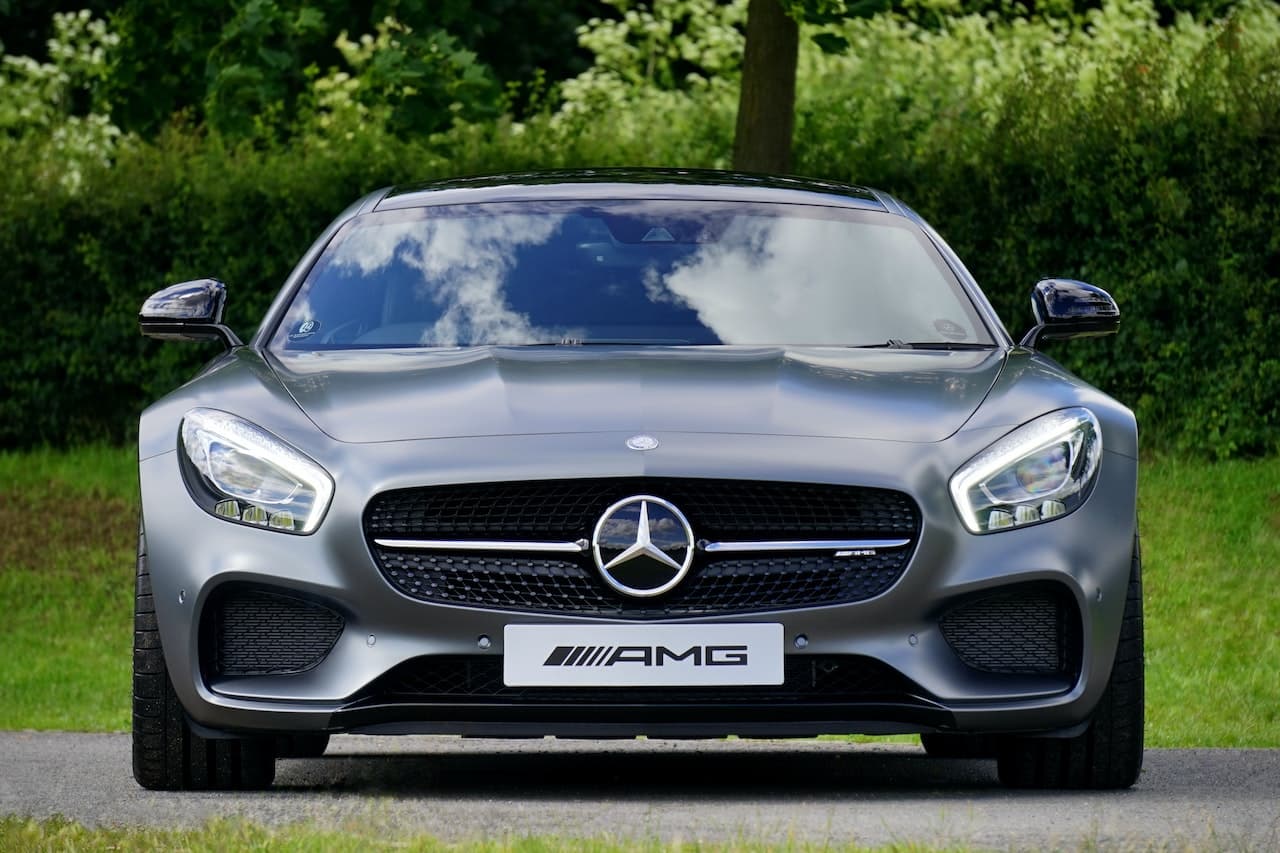 Putin autoriza venta de la división de banca de Mercedes-Benz a la rusa Avtodom