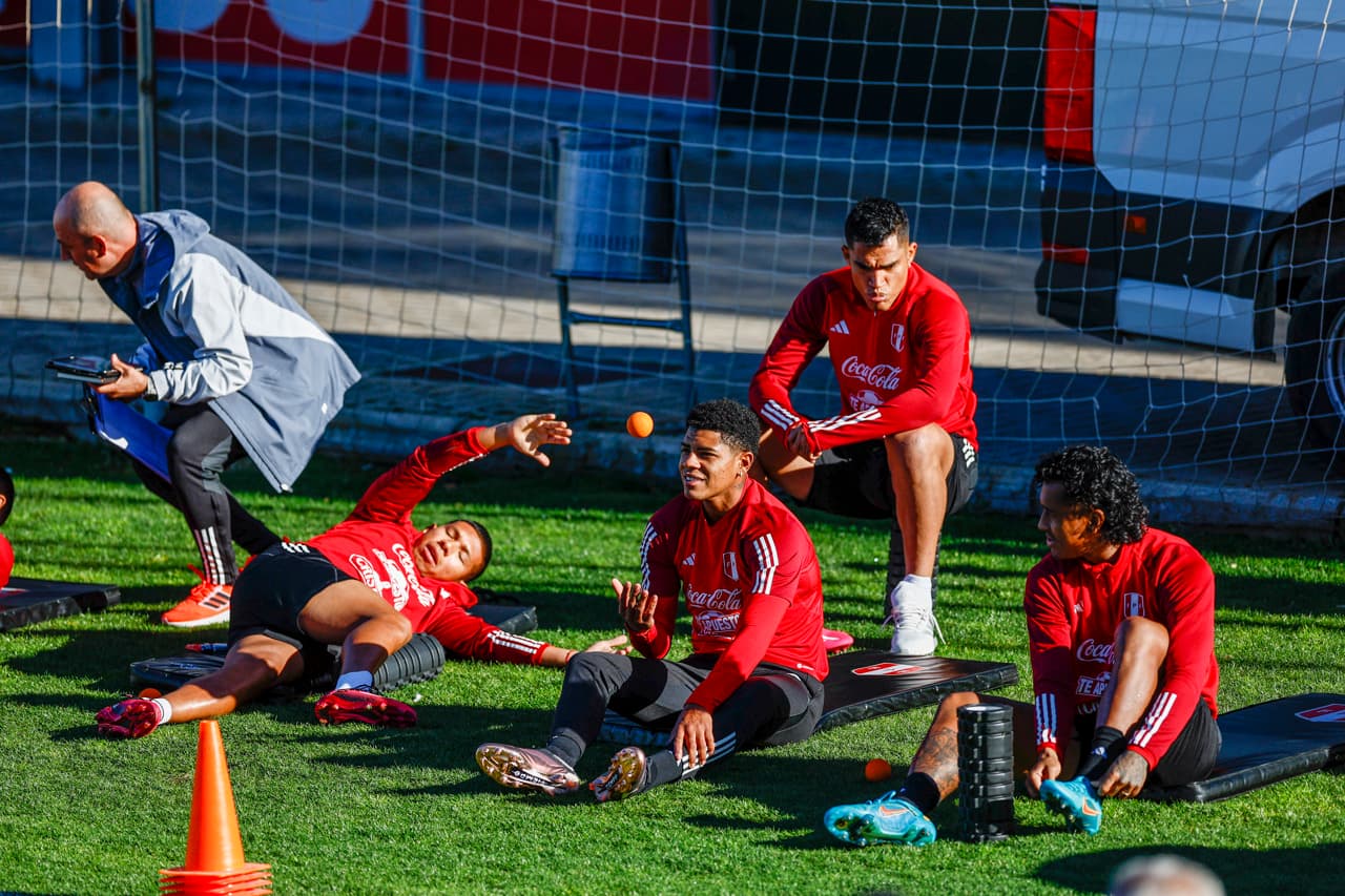 Un día antes del amistoso contra Marruecos: jugadores y miembros de la selección se enfrentaron con la Policía en Madrid