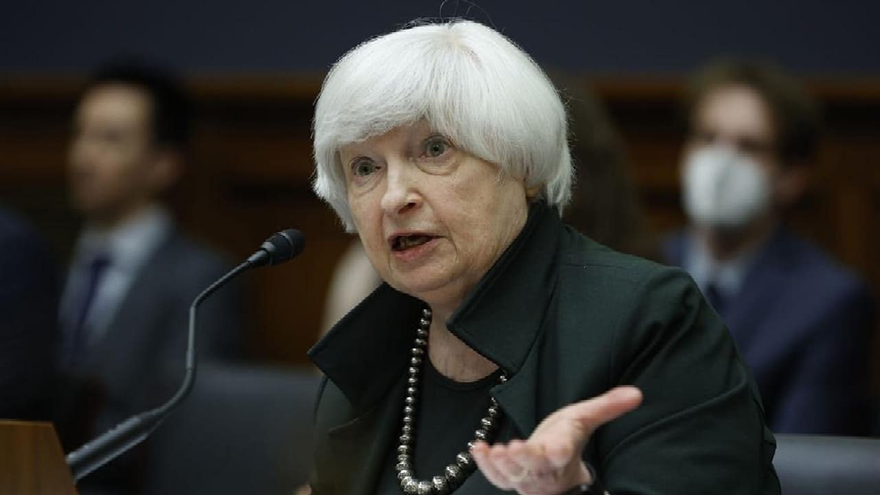 La economía de Estados Unidos pende de un hilo por estancamiento sobre límite de deuda, según Yellen