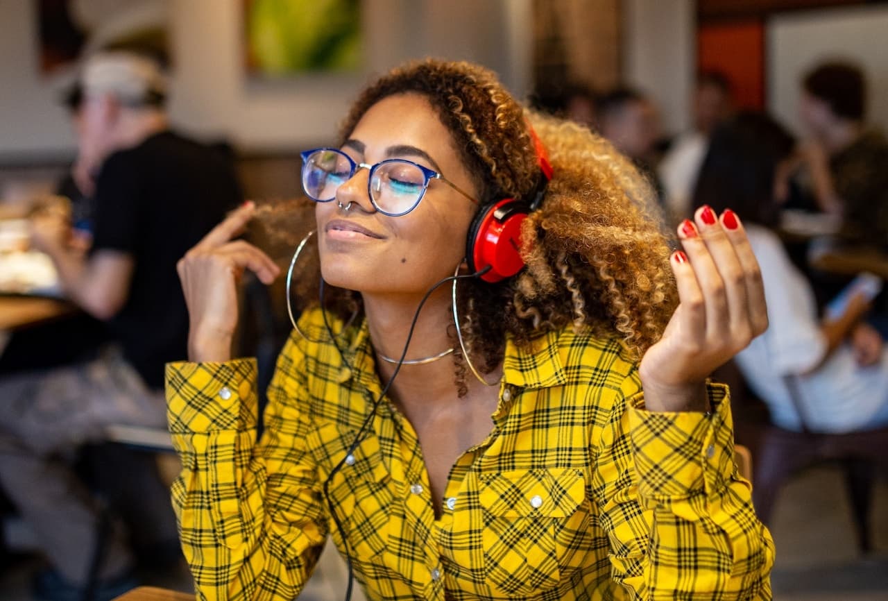 El mercado de la música grabada en Latinoamérica creció casi tres veces más que a nivel global en 2022