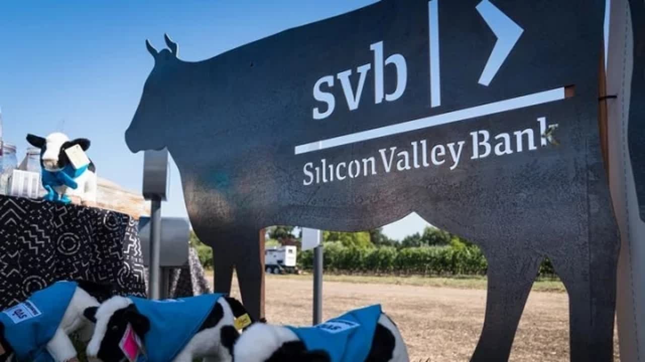 Fuertes caídas de bancos estadounidenses en Wall Street tras colapso del SVB