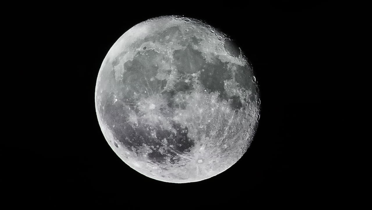 China quiere empezar a utilizar el suelo en la Luna para construir bases