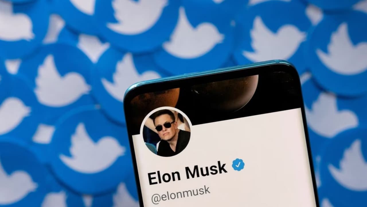 Elon Musk dice que paga verificación en Twitter de famosos