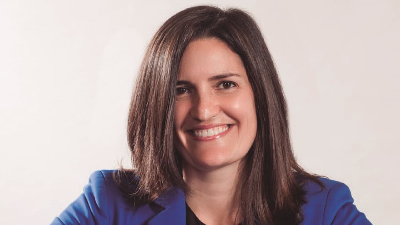 CLAUDIA BUSTAMANTE Gerenta de Sostenibilidad y Relaciones con Inversionistas de Cementos Pacasmayo