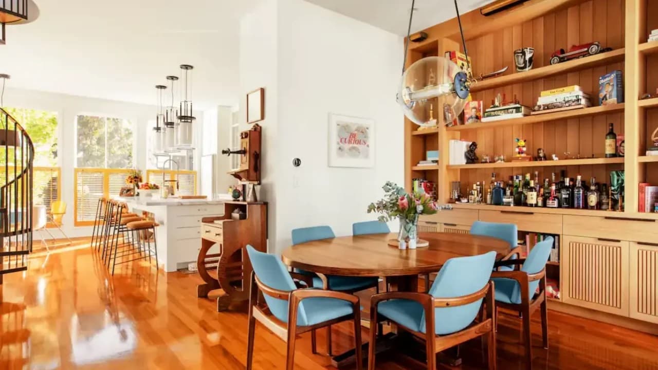 Fundador de Airbnb puso en alquiler una habitación de su casa, y esto pasó