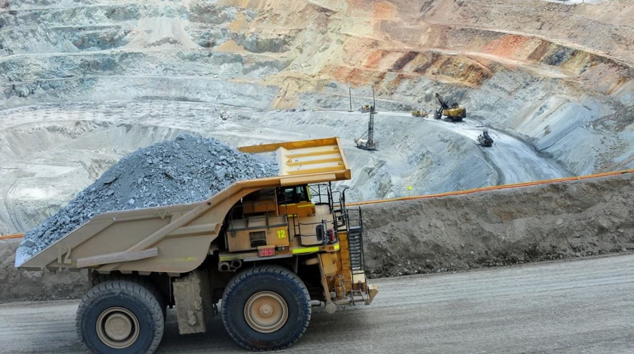 Burocracia y conflictos sociales ponen en riesgo más de US$5.800 millones de inversiones mineras, advierte la CCL