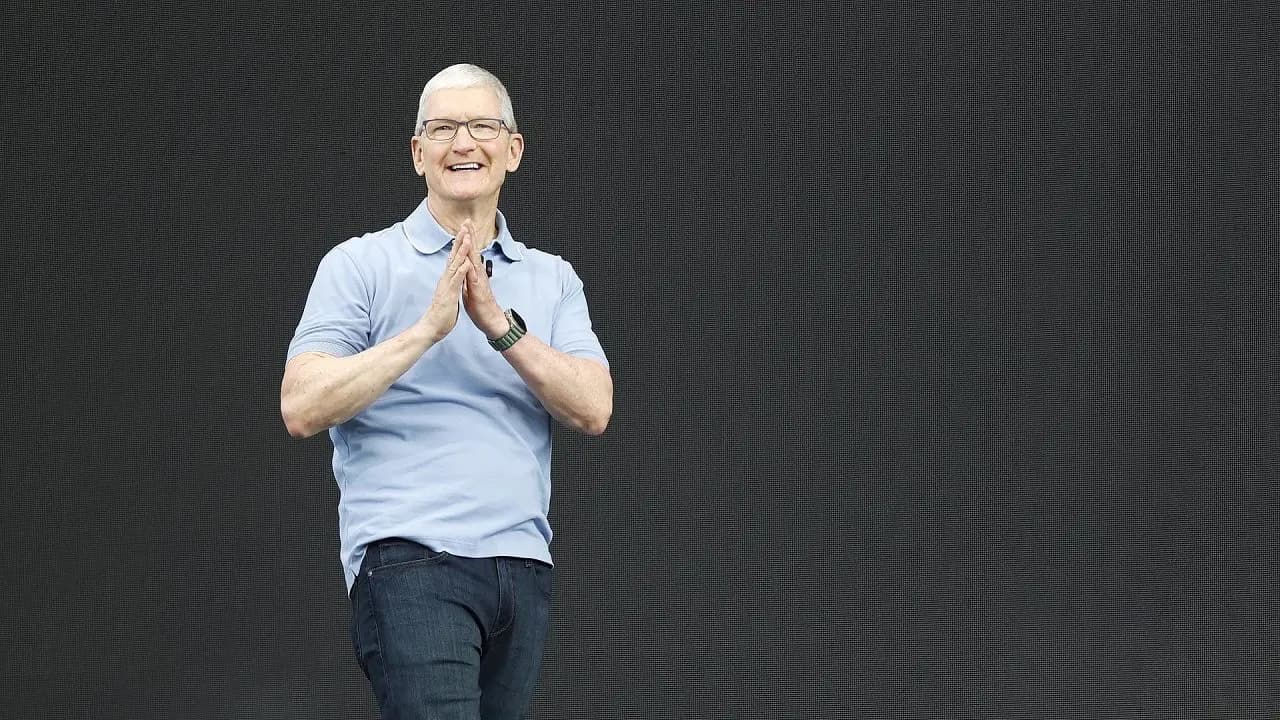 Acciones de Apple alcanzaron su máximo histórico, pero cayeron tras revelar el precio de su casco de realidad virtual
