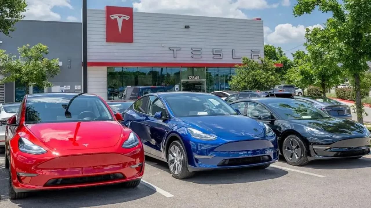 Informe revela que Tesla exageró la autonomía de sus vehículos
